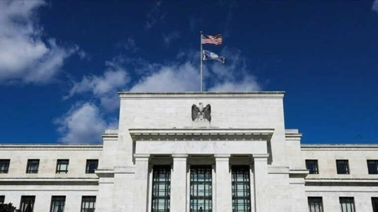 Fed’den 15 ay sonra bir ilk: Faizi sabit tuttu
